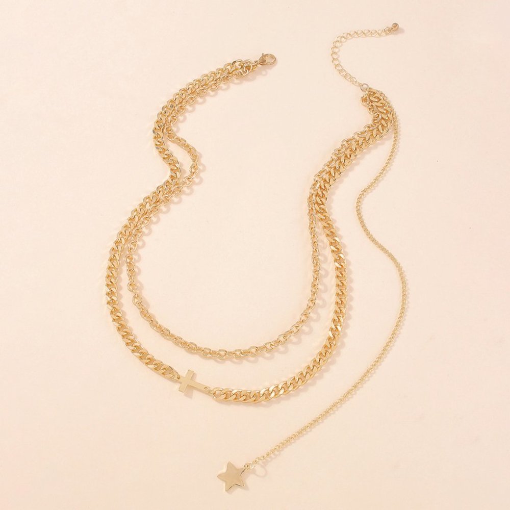 Layered necklace with star pendant